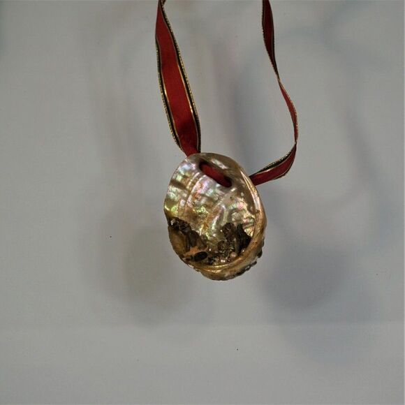 Vintage Christmas Shell Ornament Nativity Scene Diorama In Oyster Shell - Picture 5 of 7